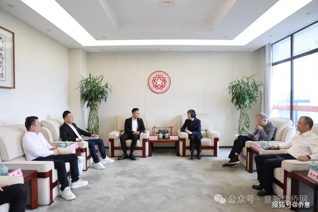 意大利南部华侨华人青年会拜访浙江省侨联，捐赠30万元人民币