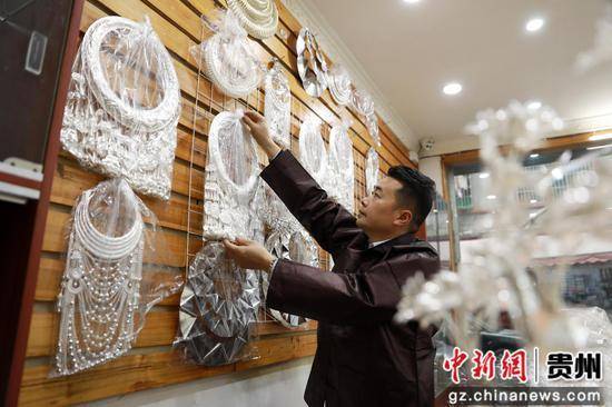 贵州剑河：穿新衣过新年 苗族同胞置衣忙