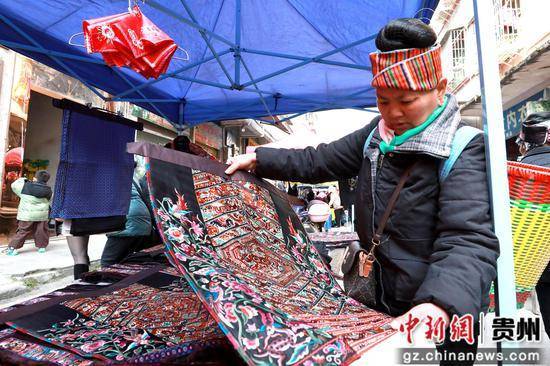 贵州剑河：穿新衣过新年 苗族同胞置衣忙