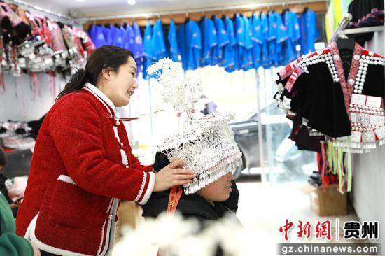 贵州剑河：穿新衣过新年 苗族同胞置衣忙