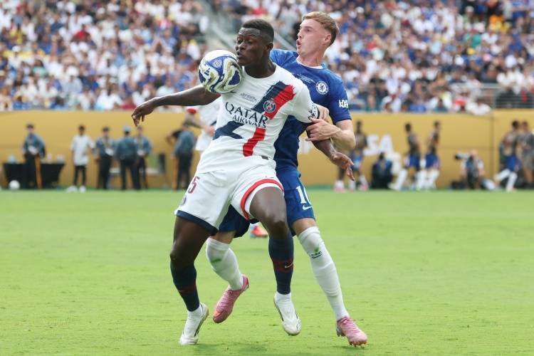 咋回事?门德斯本赛季防遍萨拉赫、萨卡、亚马尔..却被切尔西爆破