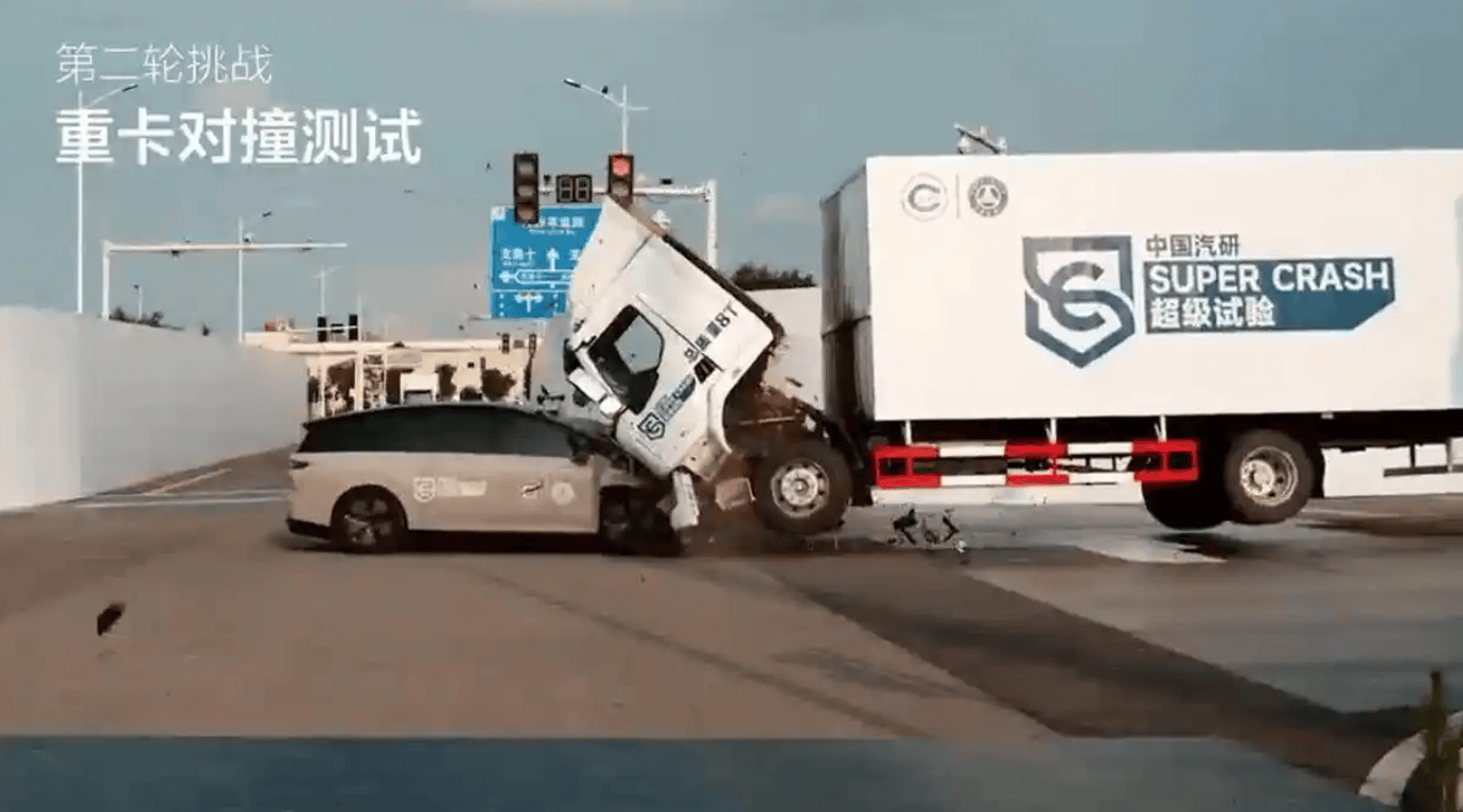 理想i8与重卡撞击试验引争议，乘龙卡车称“被摆了一道”