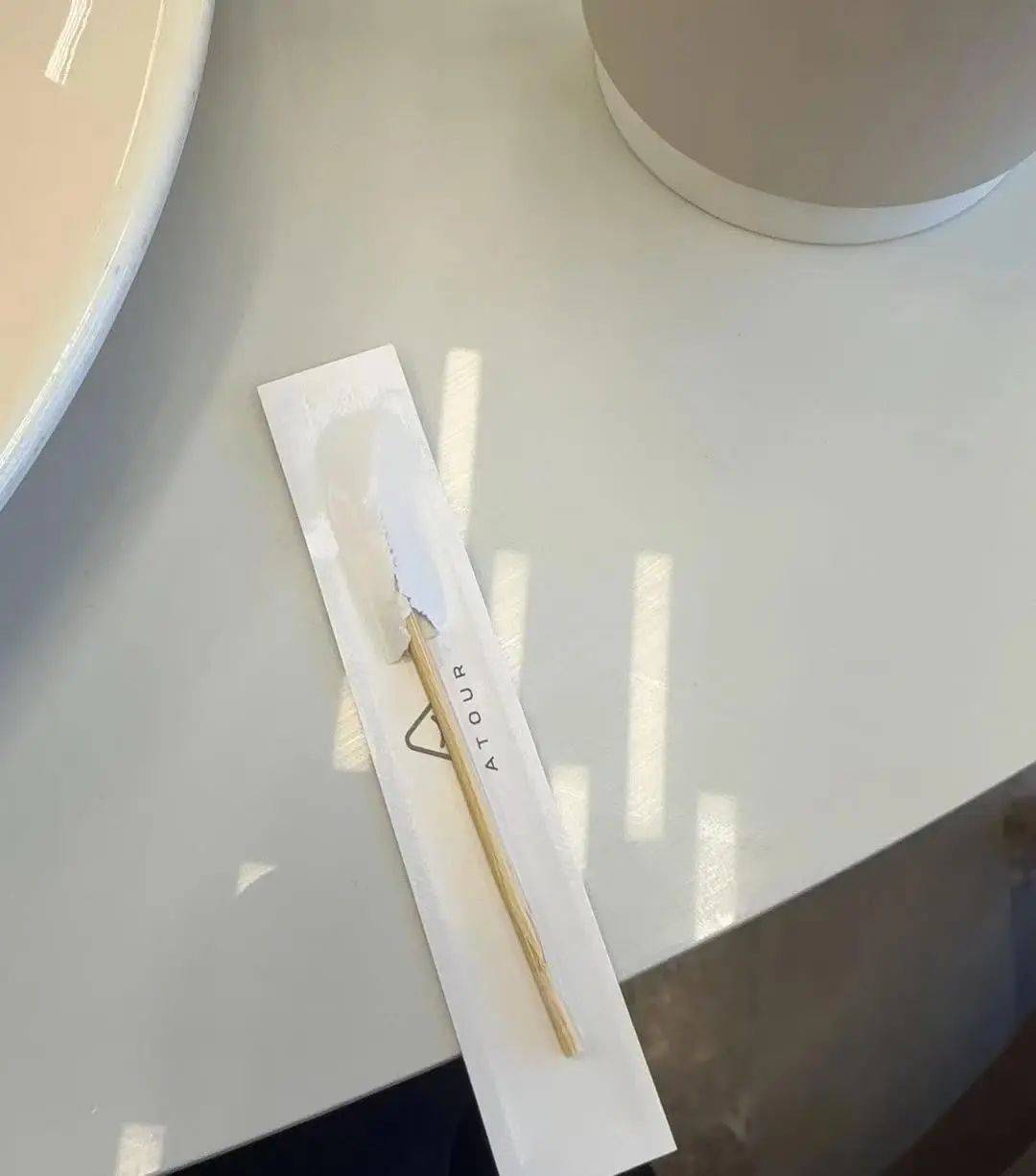 女子称“在亚朵酒店内用牙签，入口后猛然发现可能是别人用过的”，店方回应