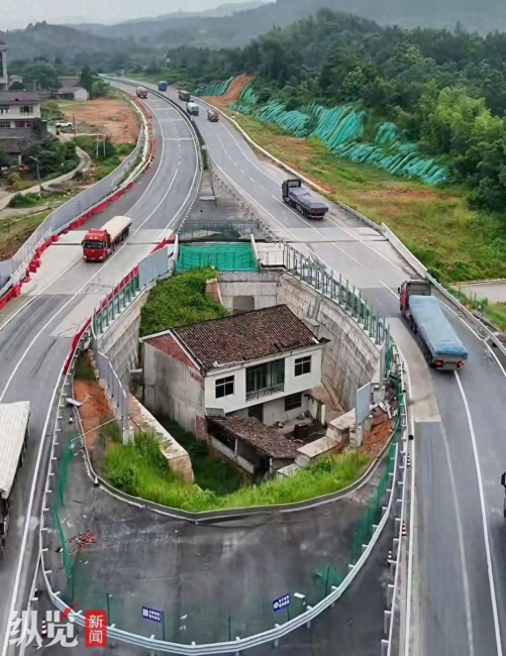 江西抚州“最强钉子户”搬离，此前遭绕城公路包围被称“金溪之眼”，村支书：因无法忍受噪音