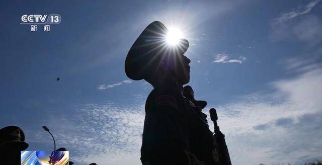 太帅!阅兵方队:横看一条线 竖看一个人