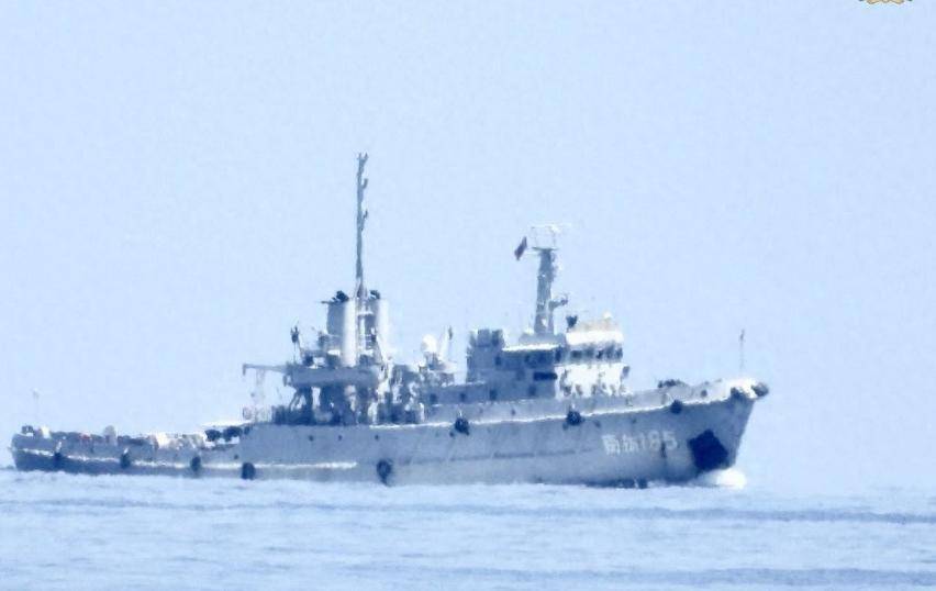 仁爱礁即将大结局？多艘菲律宾舰艇呈扇形逼近，中国冷静应对，让对手无从招架！