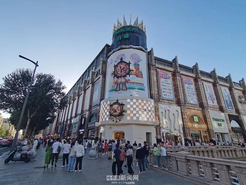 凌晨3点就有人排队|黑龙江省首家泡泡玛特S级木纹形象店开业