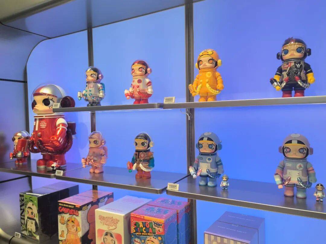 凌晨3点就有人排队|黑龙江省首家泡泡玛特S级木纹形象店开业