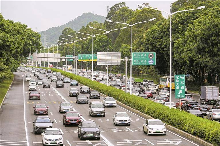 今天14时起进入出行高峰 预测单日离深车流量最高超过65万辆