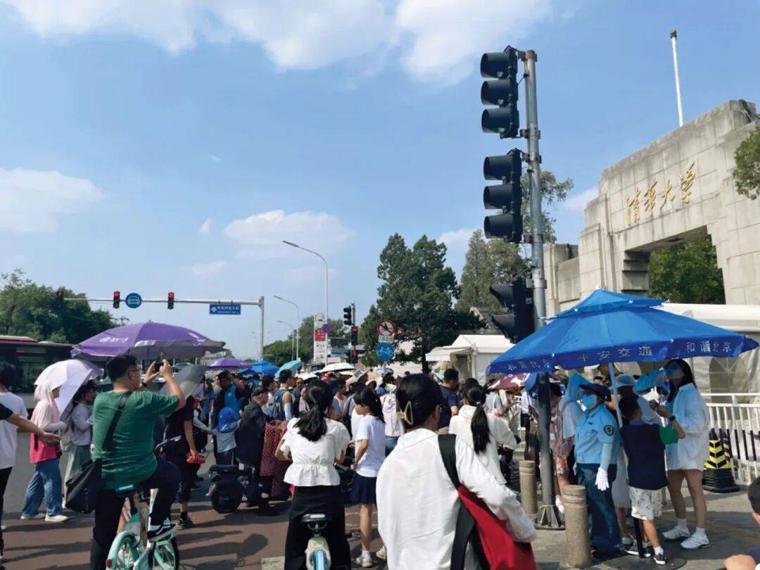 “清华教职工参与黄牛活动被拘”,名校参观的灰色产业链