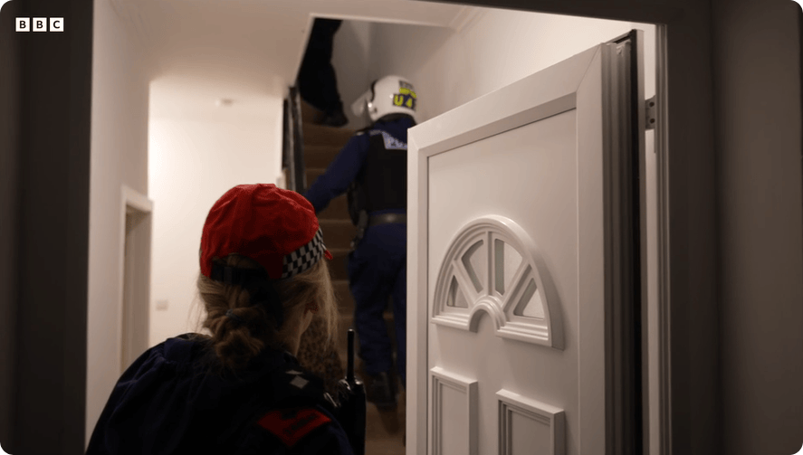 凯特患癌竟因辉瑞疫苗?伦敦4万被盗手机直飞香港,比贩毒暴利产业链曝光…