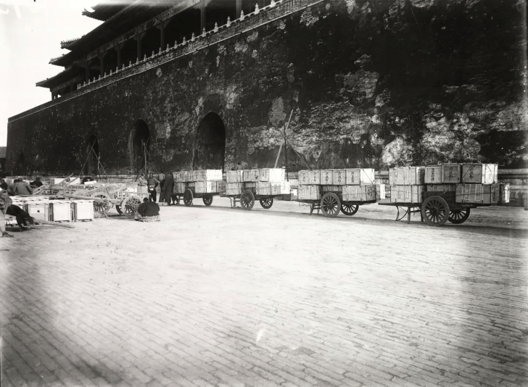 今天是故宫博物院百岁生日，让我们回顾她这一百年的史诗