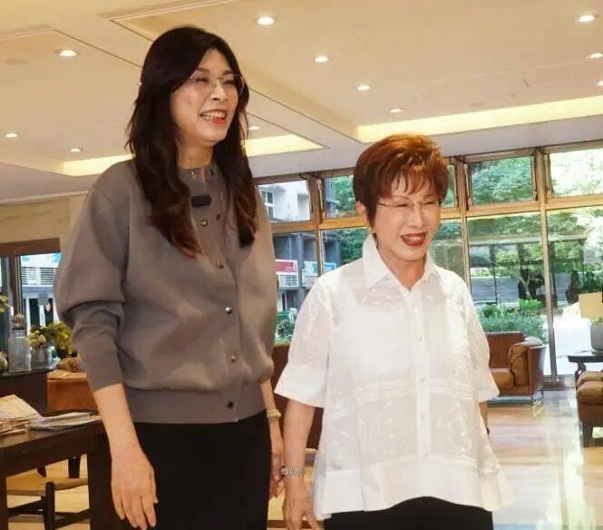 与郑丽文交流,中国人的志气、骨气、底气