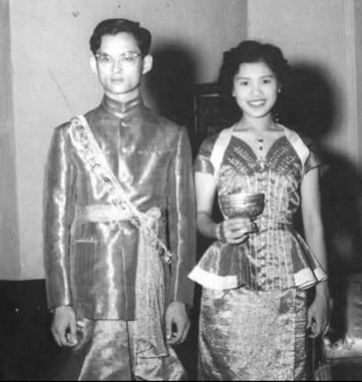 泰国王太后诗丽吉去世，留下19顶奢华王冠和她的传奇一生