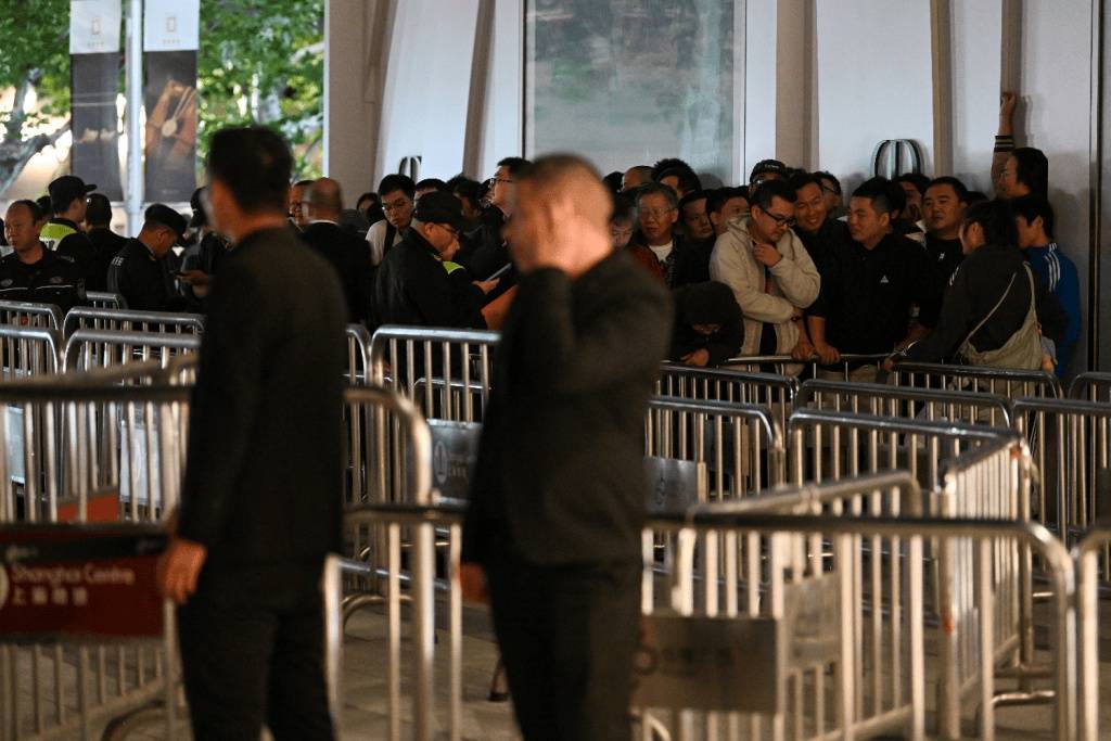 大幅涨价，有的一夜涨6000元！顾客通宵排队：值得