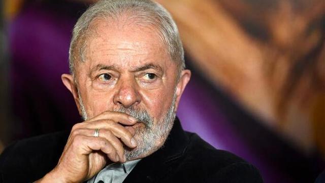 LULA(噜啦噜啦嘞勇敢向前进歌词)